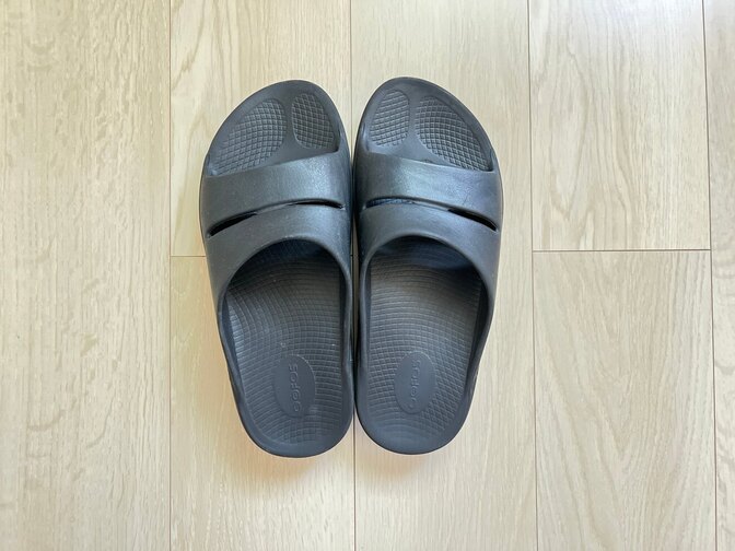 【主婦の足裏の痛みを救う】足の疲れと痛みが減ってQOLが上がる、おすすめの室内スリッパ