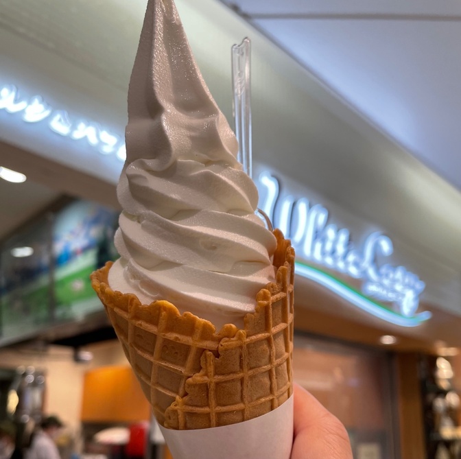 ライオンさんが食べたハピまんと四つ葉ソフトを食べに新千歳空港へ