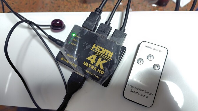 テレビで手軽にデュアルディスプレイ！　HDMI切替器を使った切り替えの効率化も紹介！