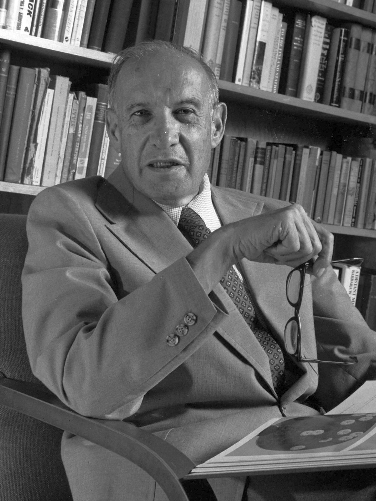 1200px-Drucker5789.jpg