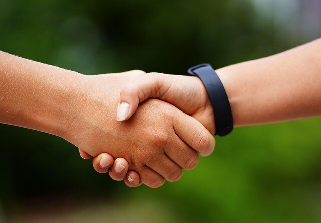 handshake-6557378_640.jpg