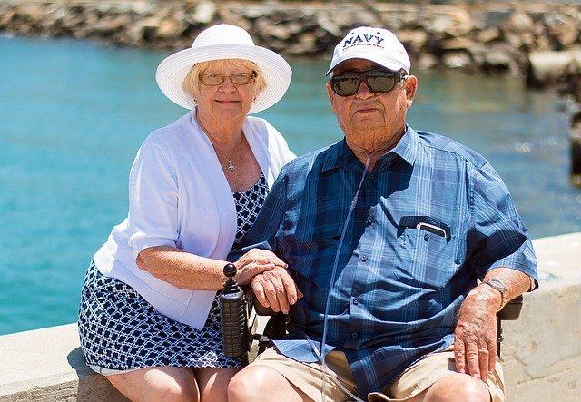 mangrandparents-1054311_640.jpg