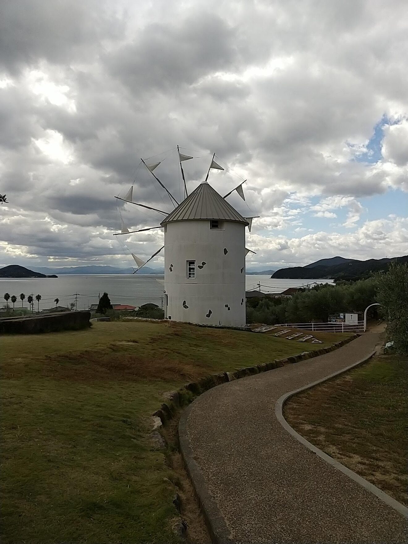 小豆島ギリシャ風車.JPG