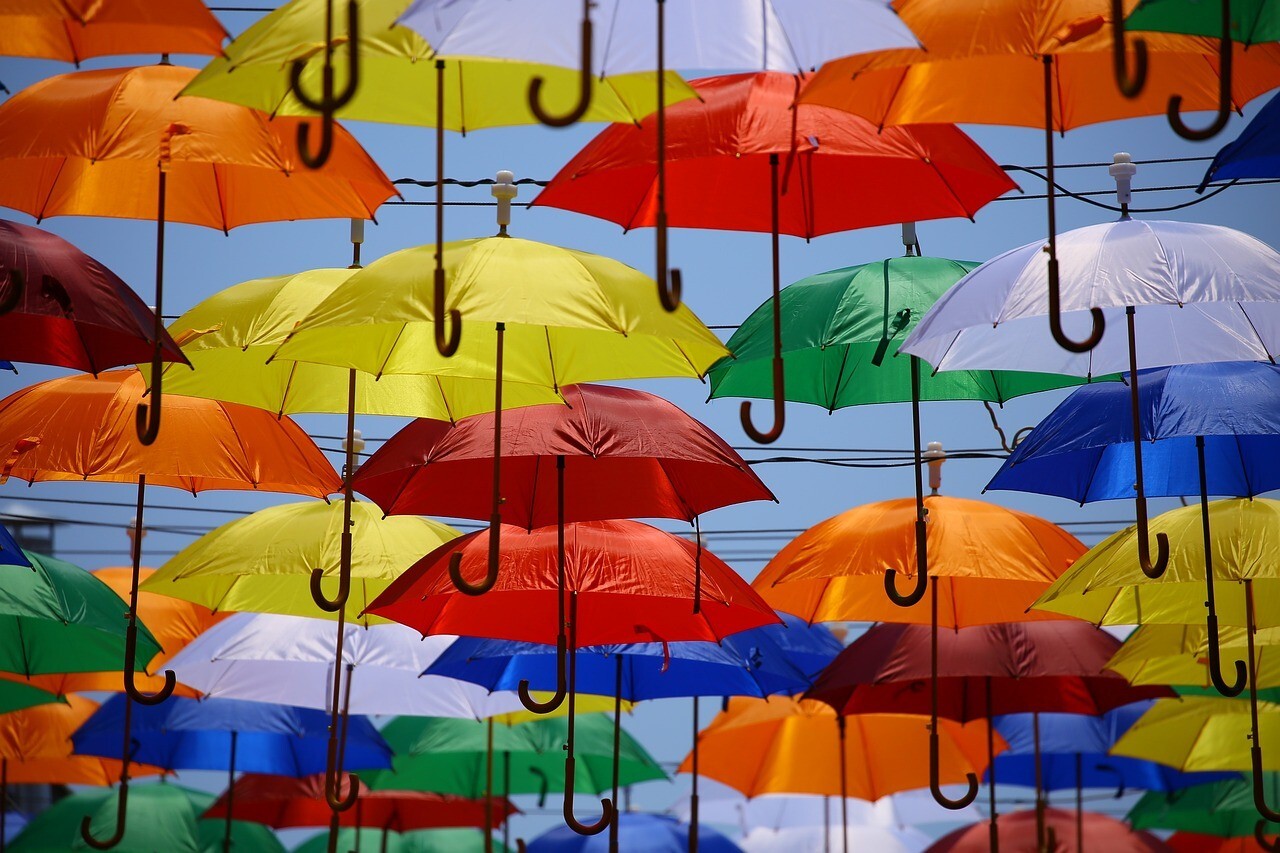 umbrellas-1834286_1280.jpg