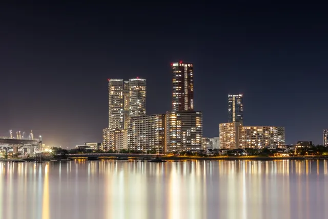 福岡市東区香椎浜のマンションと海の風景