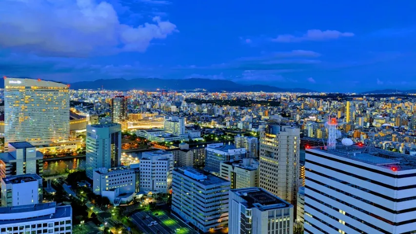 糟屋郡久山町からアクセスしやすい福岡市中心部の都市風景
