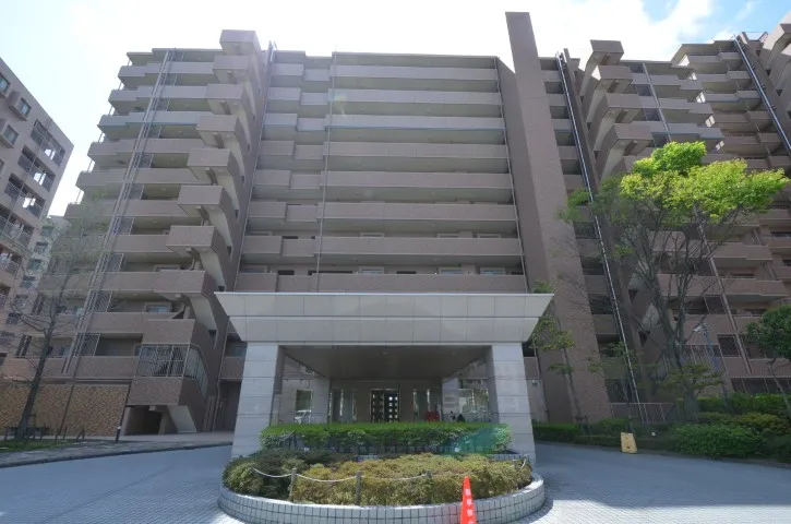 糟屋郡志免町の商業施設と住宅街の景観