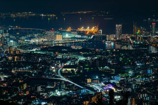 北九州市小倉北区の夜景と都市再開発イメージ