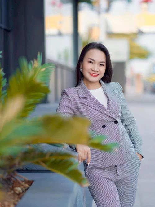 Phi Thị Hồng Gấm