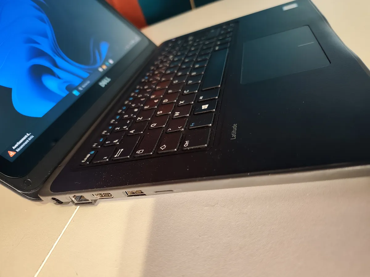 Dell Latitude 3380 - Galerie photo 3