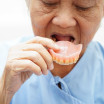 How to insert and remove full dentures - Step-by-step guide