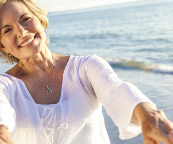 White, Bright Smiles: how to keep your dentures sparkling.