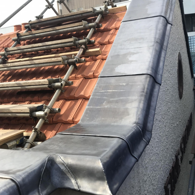 Heritage lead work, Lead Parapets