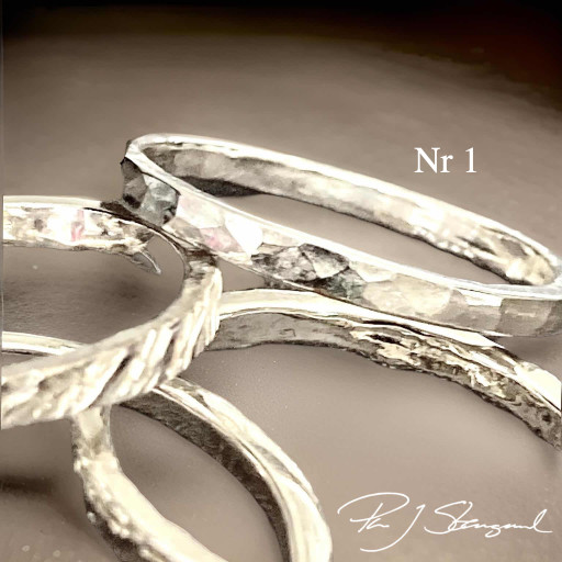 Mönstrad enkel ring. 1 - 1,5 mm tjock