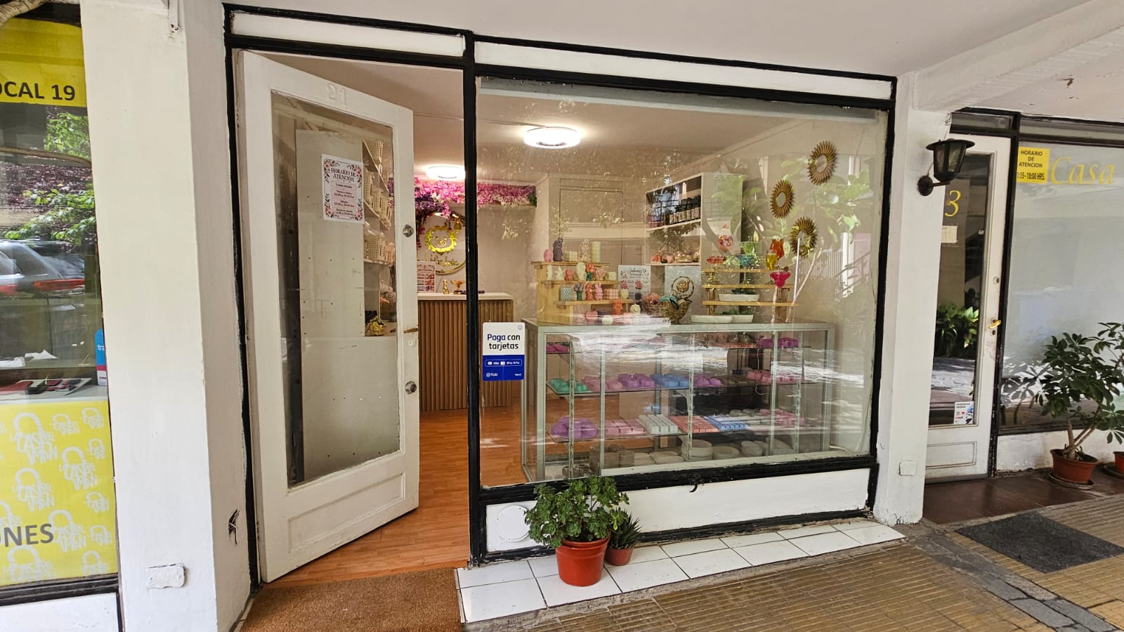 Entrada de nuestra tienda Velas León en Providencia