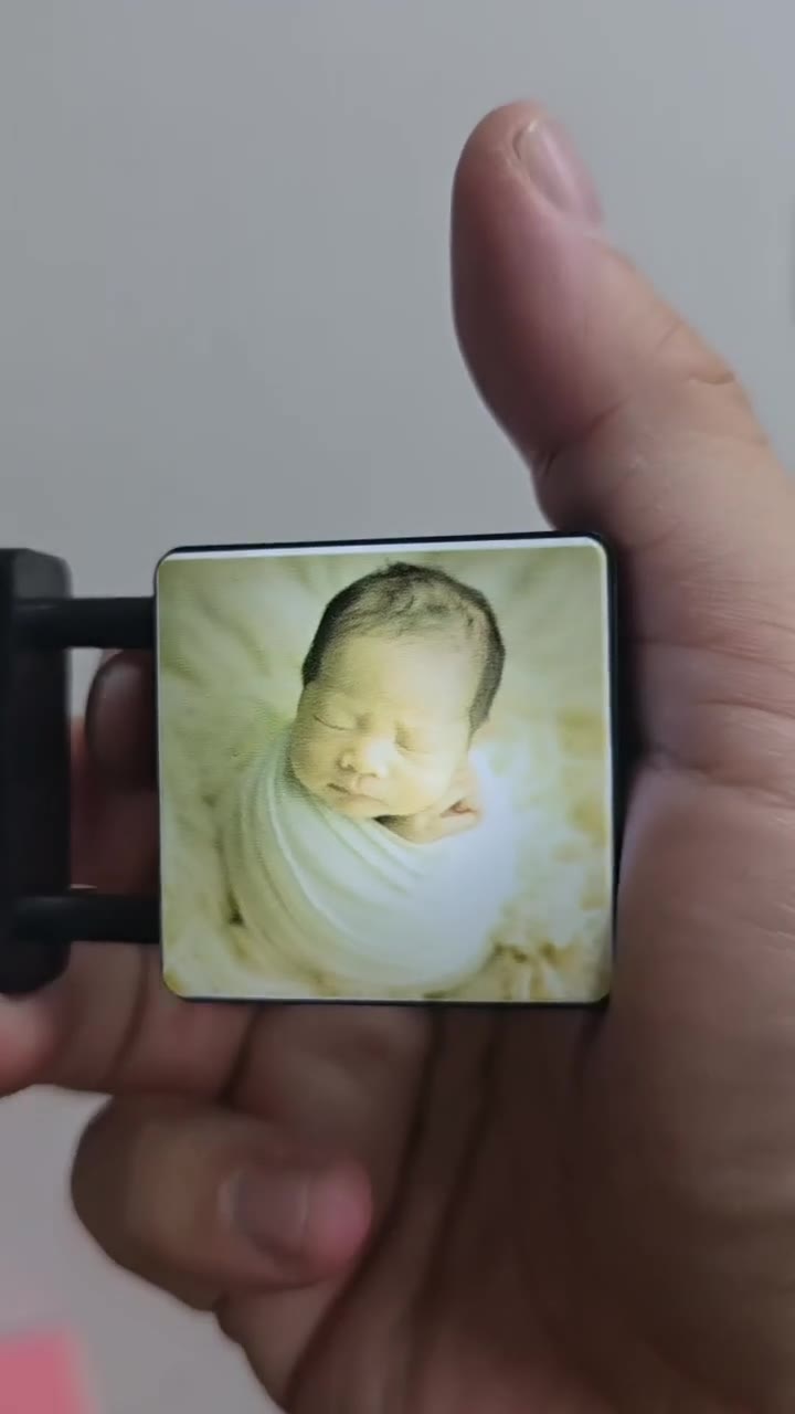 Cover frame of the magnetic lightbox mounting footage