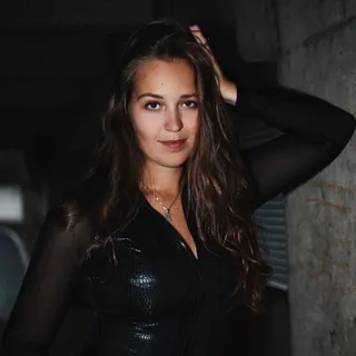 Lizz V