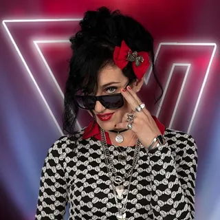 Jade PraiZe