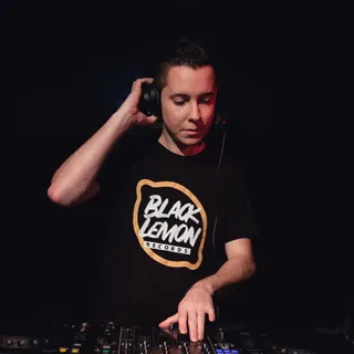 Jon Thomas