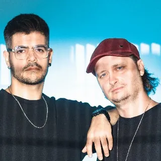 Oliver & Tom & RYAN (AR)