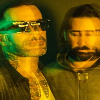 Les Castizos & The Wayne