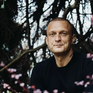Tiefschwarz & Yotam Avni & Schwarz Avni