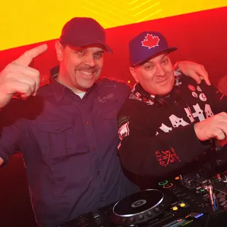 Manzone & Strong & Mark Knight - Manzone & Strong pres. Connected Radio