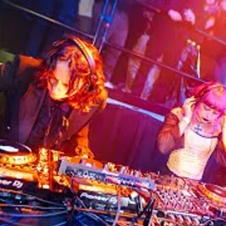 Nostalgic & Groovy House Mix in Brooklyn | Tinzo + Jojo
