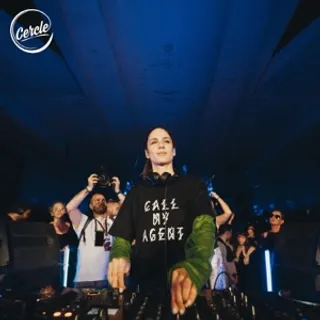 Brina Knauss @ Cercle Festival (Concorde, Musée de l'Air et de l'Espace, France)