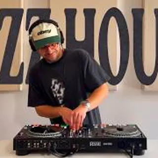 Groovy Deep Jazz House DJ Mix - Summer Grooves & Chill Sunset Vibes