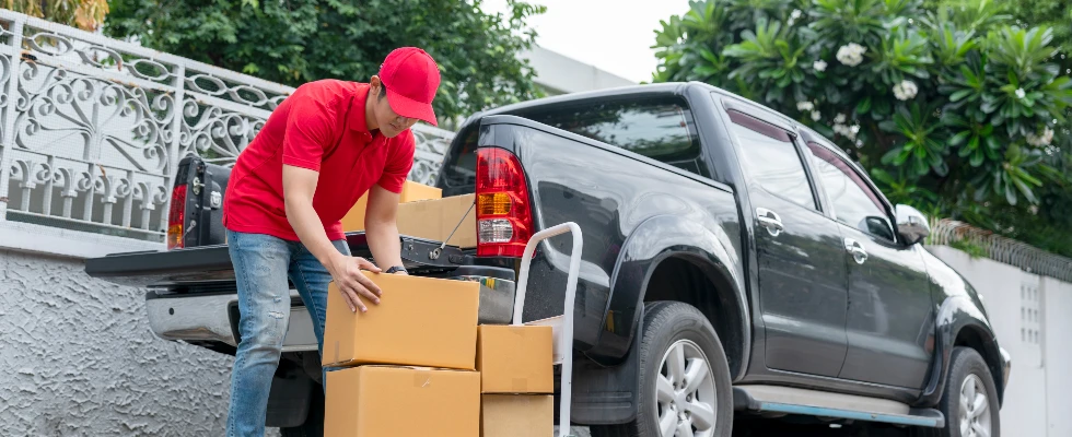 Perbedaan Jasa Pengiriman Barang Paket Reguler vs Kargo