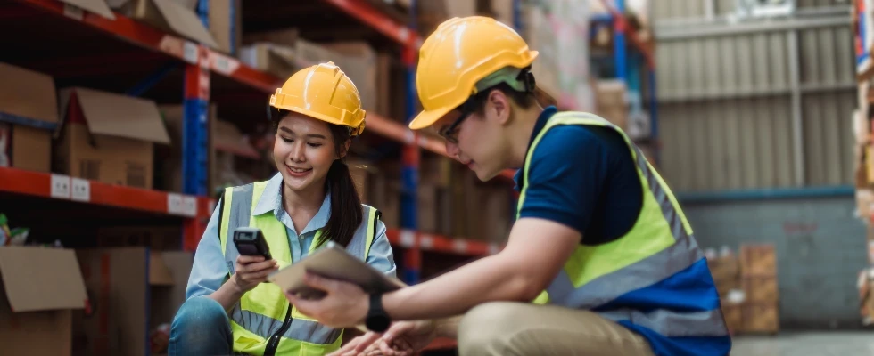 helper logistik adalah: tugas, kualifikasi, skill, gaji