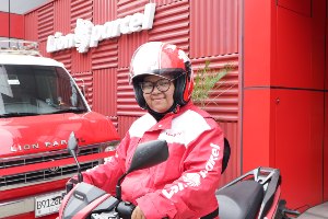 Kartini Masa Kini, Kisah Kurir Perempuan Lion Parcel Menembus Batas