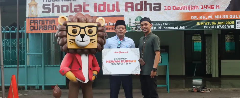 Tebar Semangat #LogistikBaik, Lion Parcel Bagikan Hewan Kurban Untuk Masyarakat Sekitar