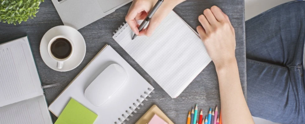 4 Keuntungan Bisnis Alat Tulis Menggunakan Jasa Pengiriman Murah