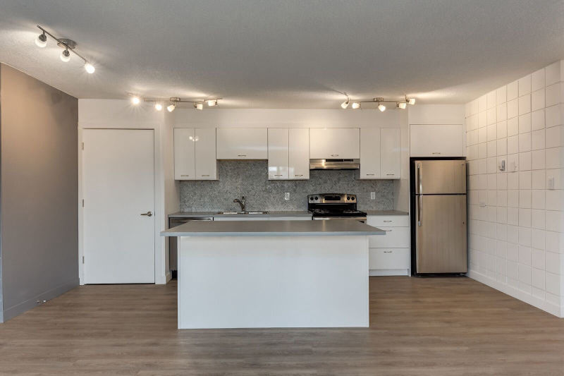 Renovated 2-Bed in Quiet Concrete Building — Crescent Heights — Photo 3