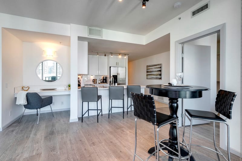 Bright 2 Bedroom Condo in the Heart of Downtown — photo 5 of 13