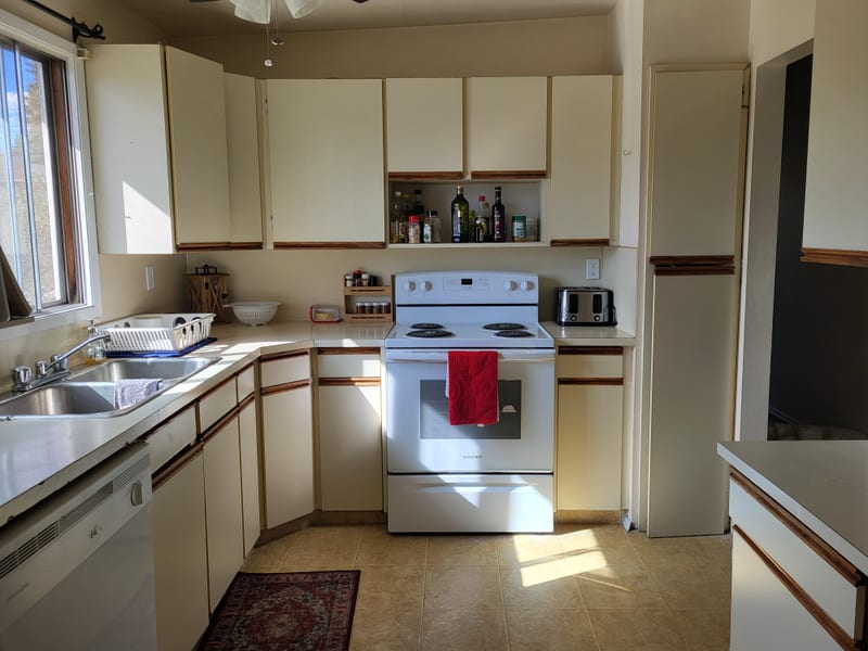 2 Bedroom Main Floor Suite Close to LRT, UofC & Northland Mall — photo 4 of 9