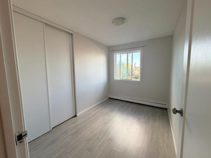 2 Beds 1 Bath Apartment in Anderson Place — photo 4 of 12