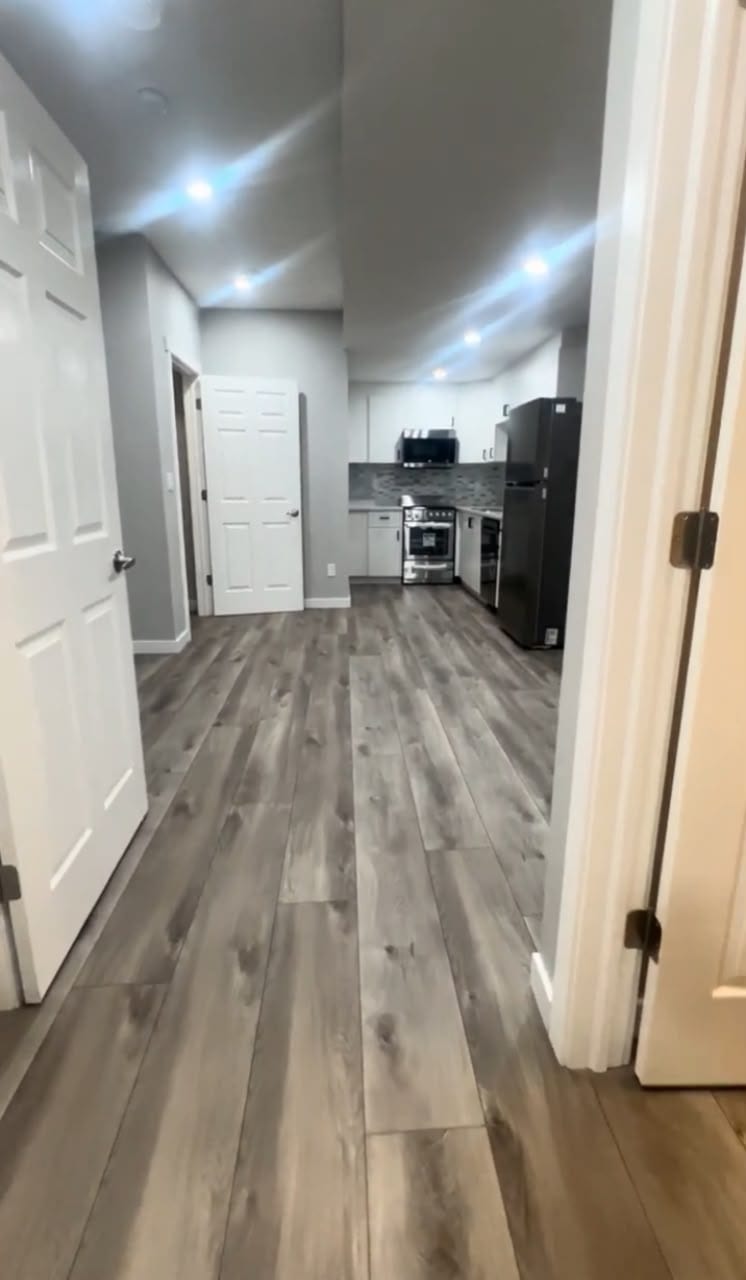 Bright 1-bedroom basement in the heart of downtown — photo 3 of 9