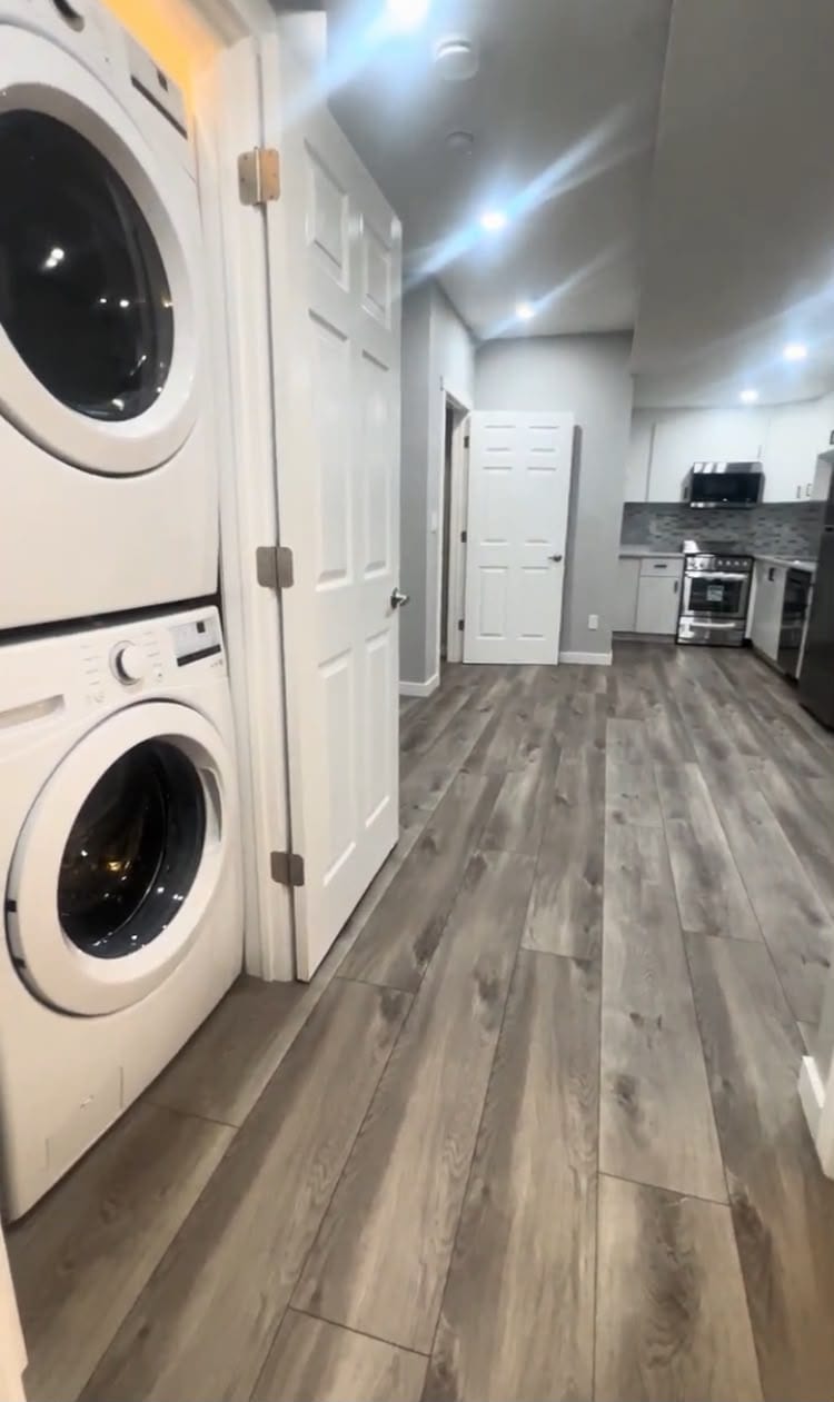 Bright 1-bedroom basement in the heart of downtown — photo 4 of 9