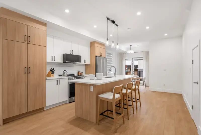Private 3-Bed Townhome | Secure Detached Garage | Gated Community — photo 5 of 20