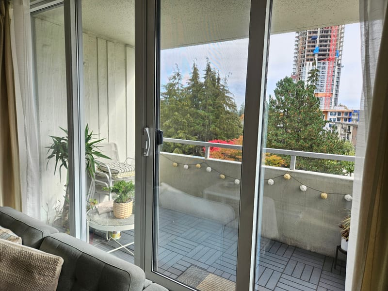 Centrally located 2 bedroom bright condo with garden view