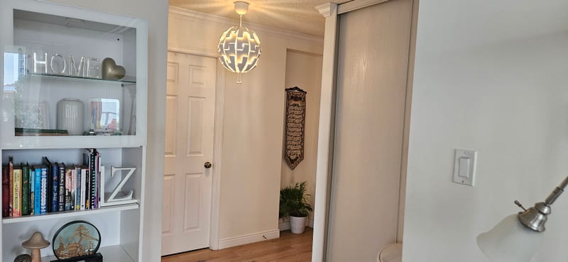 Centrally located 2 bedroom bright condo with garden view — photo 4 of 13