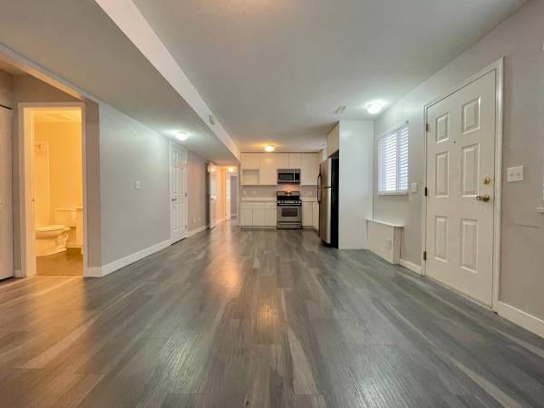 PET FRIENDLY 2BED 2 BATH GROUND LEVEL SUITE W/ ENTIRE GARAGE