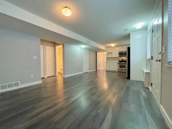 Pet Friendly 2Bed 2 Bath Ground Level Suite W/ Entire Garage — photo 4 of 18