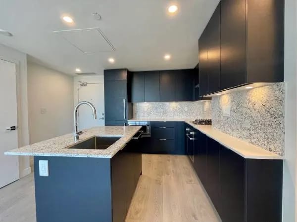 1Bed 1Bath Unit at Loma W/ AC Parking & Locker Plus Views ON 10Th Floo — photo 3 of 15