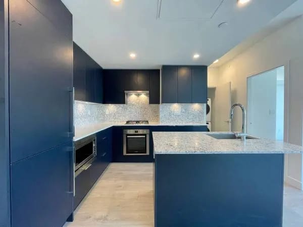 1Bed 1Bath Unit at Loma W/ AC Parking & Locker Plus Views ON 10Th Floo — photo 4 of 15