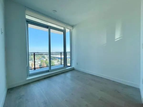 1Bed 1Bath Unit at Loma W/ AC Parking & Locker Plus Views ON 10Th Floo — photo 5 of 15