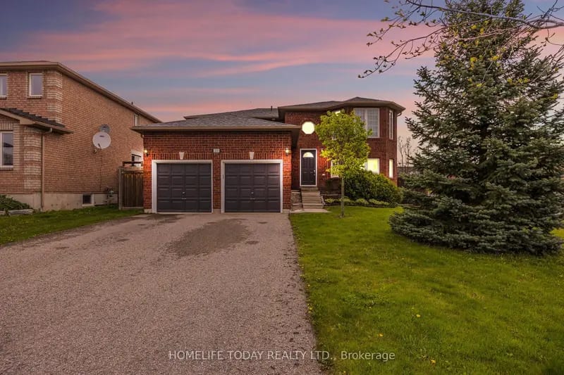 Stunning 3-bedroom, 1 full bath House with Garage and Huge Backyard